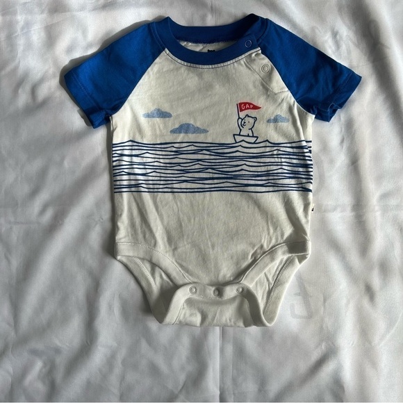 Set of Two Baby Gap Summer Onesies in Size 0-3 Months - Picture 10 of 12